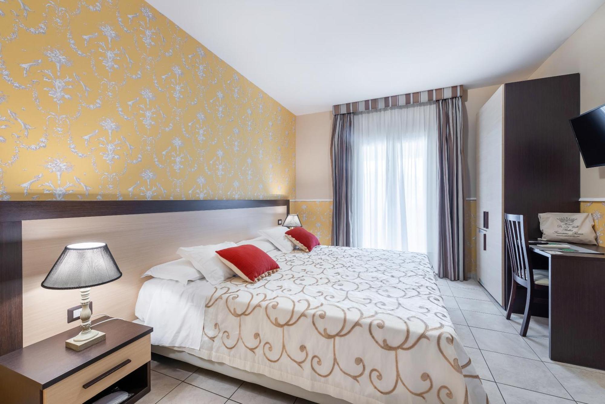 Hotel De La Relais 3*