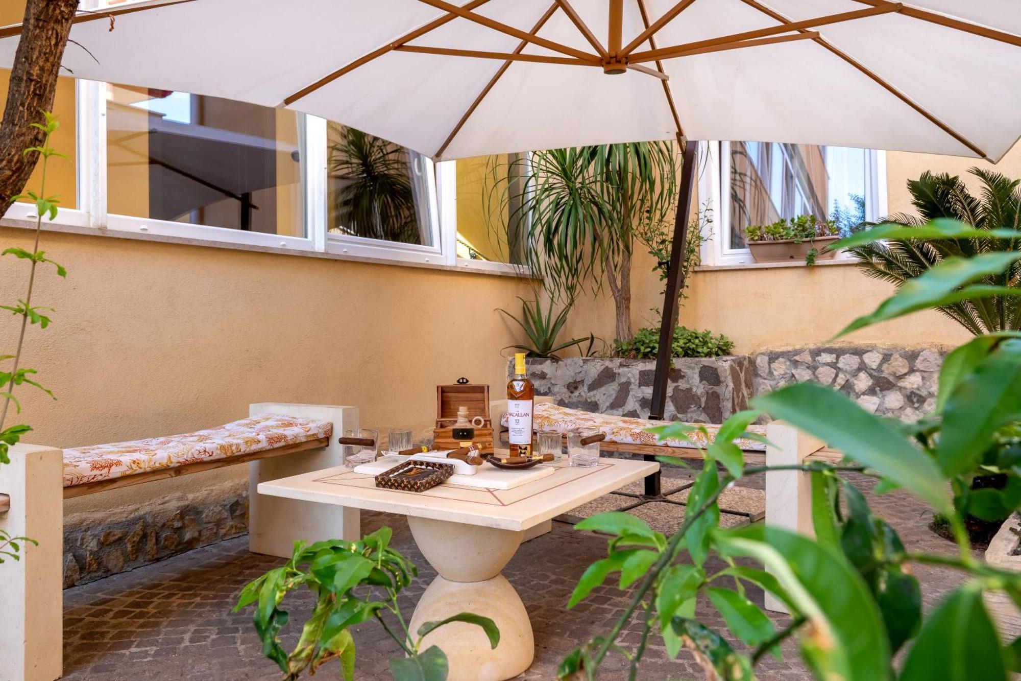 De La Relais Hotel