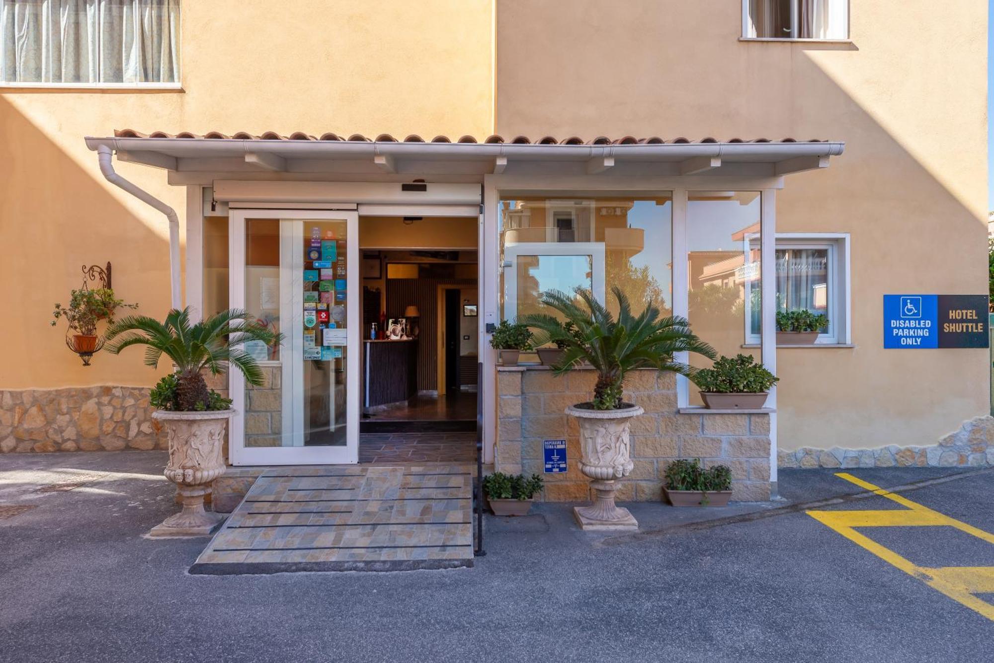 De La Relais Hotel 3*